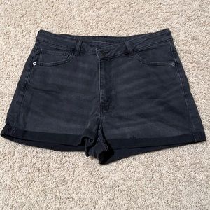 American Eagle black jean short